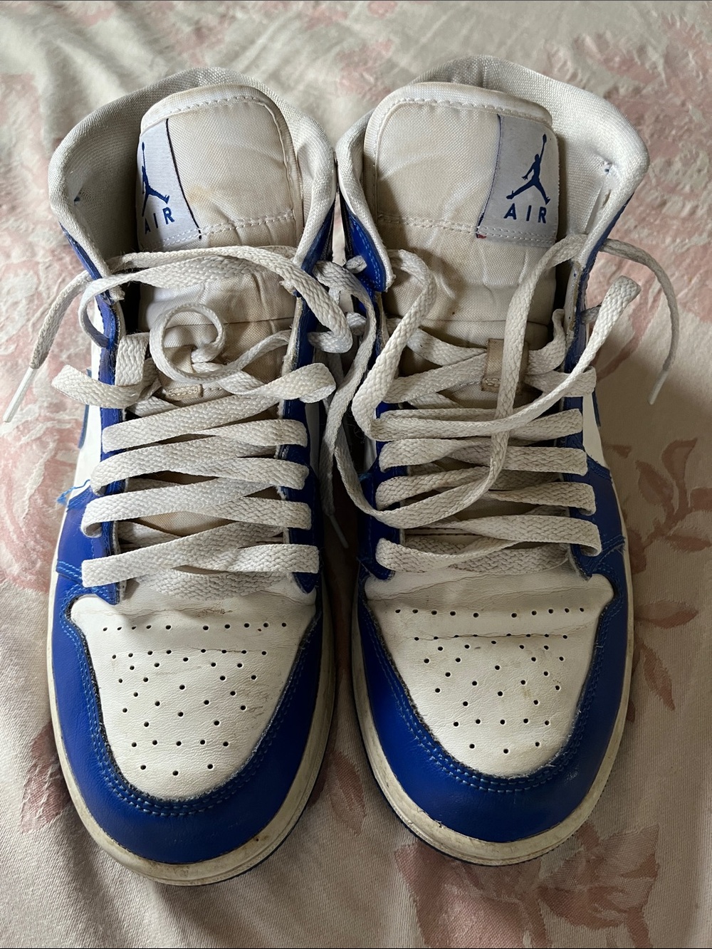 Nike White and Blue Mid/High-Top Sneakers with Jumpman Logo